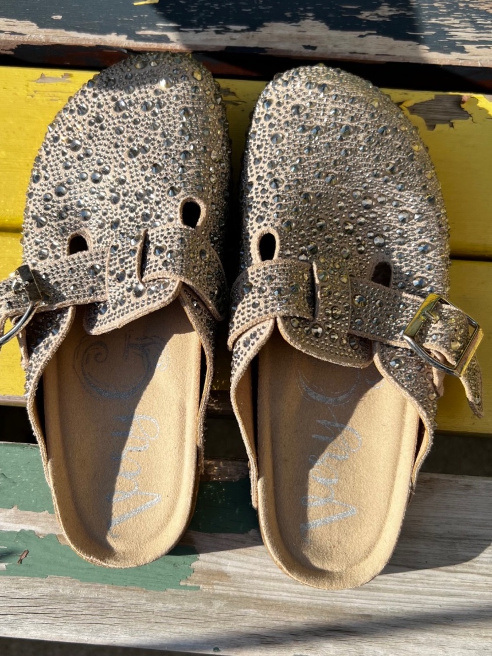 Very G/Buckle size 7 medium rhinestone slides